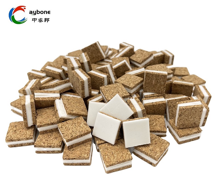 Cortex pads habet multa munera densissima