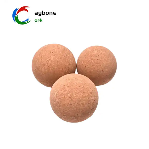 Cortex pads habet multa munera densissima